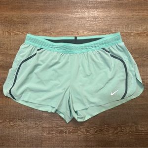 Women’s Nike Aeroswift Shorts Size Medium